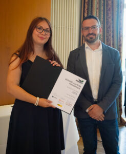 Finja Marschall und Patrick Clemens bei der Preisübergabe